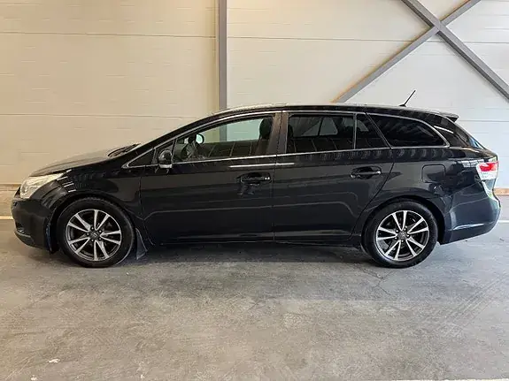 Toyota Avensis 2010 photo 5