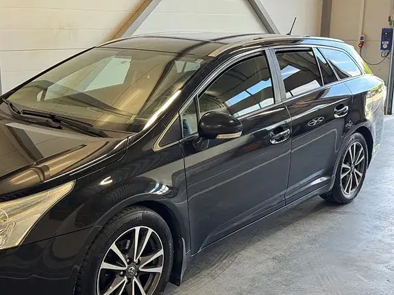 Toyota Avensis 2010 photo 4