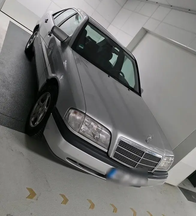 Mercedes-Benz C180