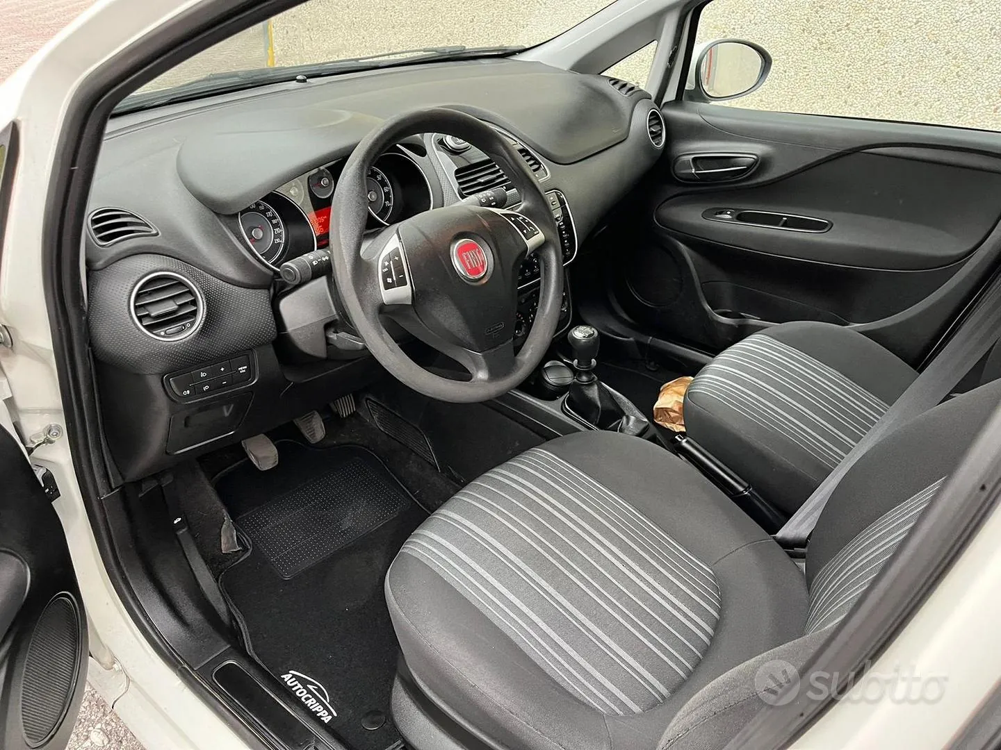 Fiat Punto Evo 2011 photo 5