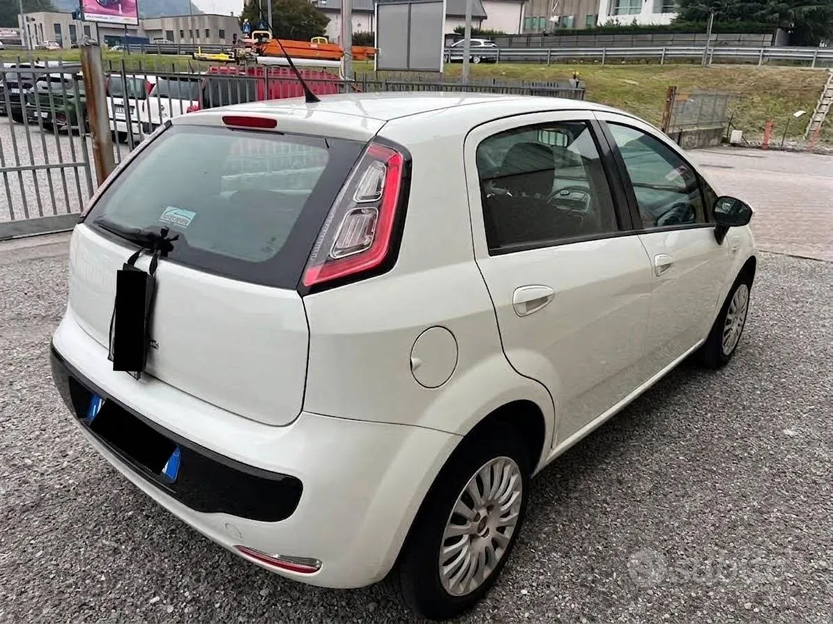 Fiat Punto Evo 2011 photo 3