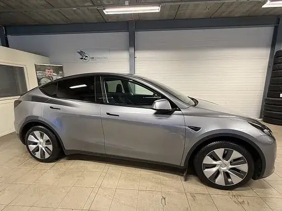 Tesla Model Y 2024 photo 4