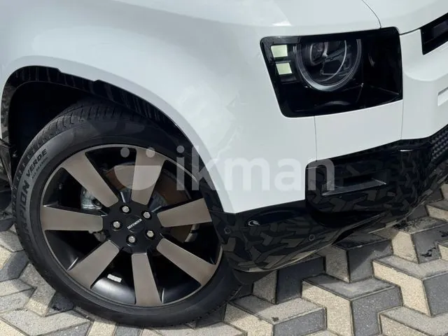 Land Rover Defender 2026 photo 2
