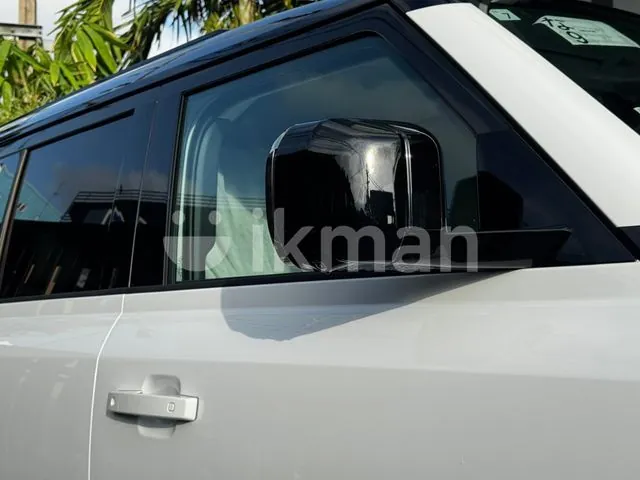 Land Rover Defender 2026 photo 3