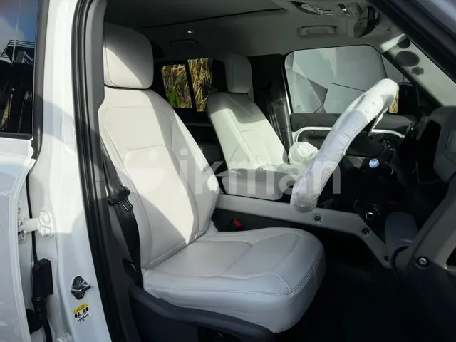 Land Rover Defender 2026 photo 5