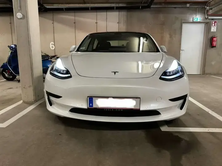 Tesla Model 3 2020 photo 3