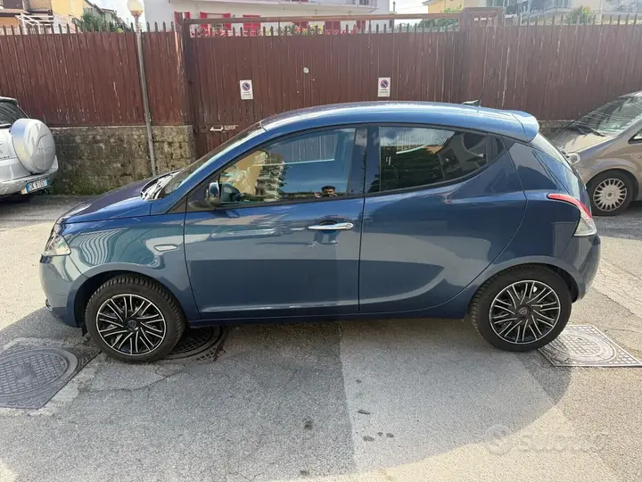 Lancia Ypsilon