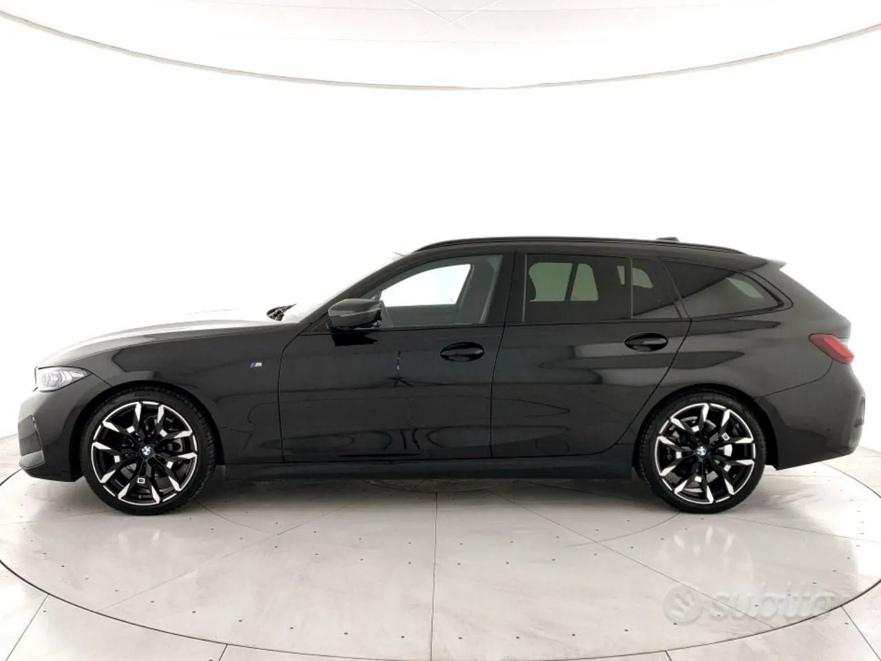 BMW 320D Touring 2025 photo 2