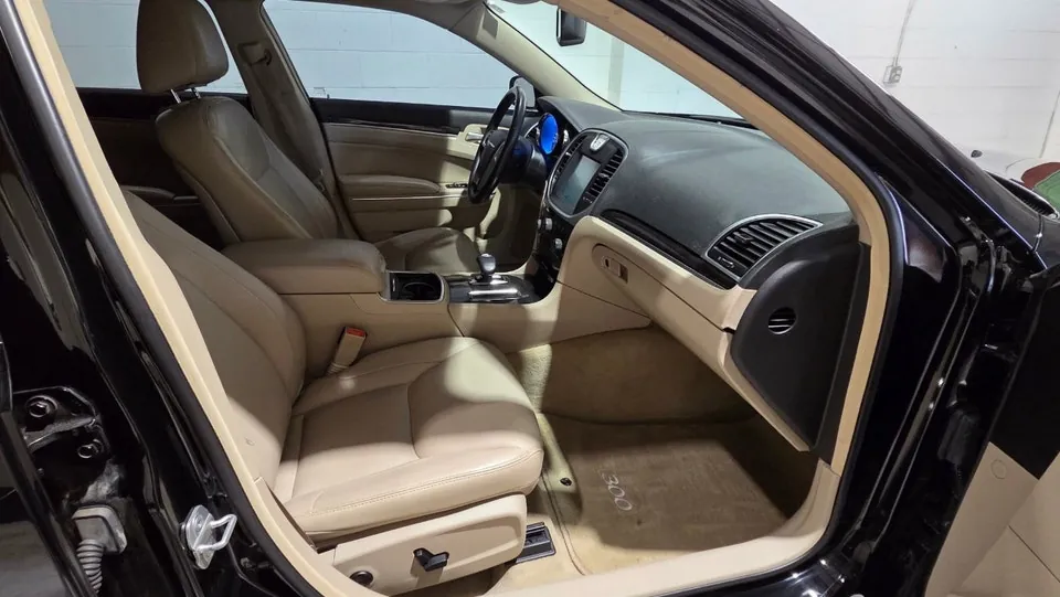 Chrysler 300 2012 photo 4