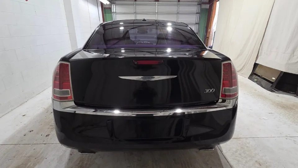 Chrysler 300 2012 photo 3