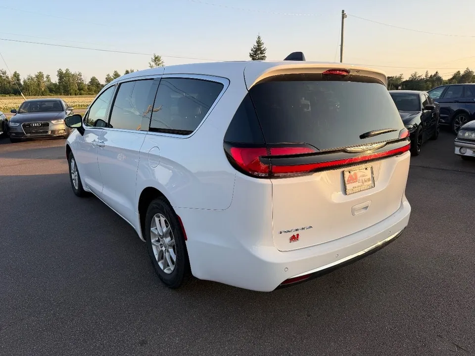 Chrysler Pacifica 2025 photo 4
