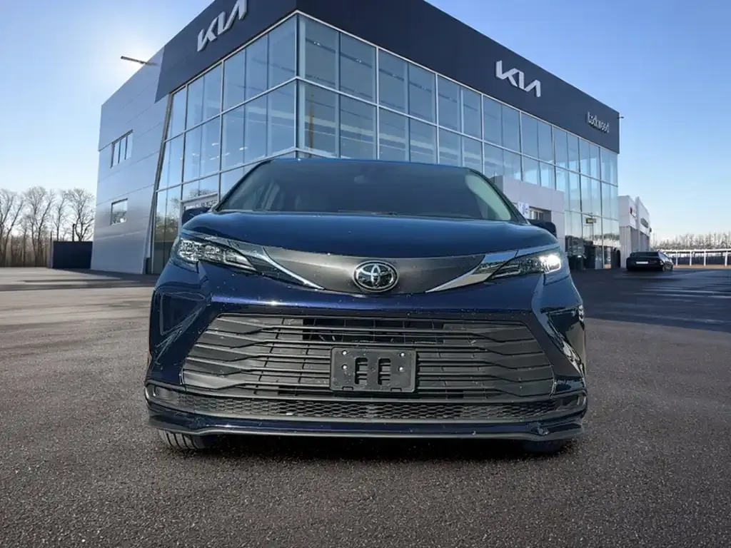 Toyota Sienna 2026 photo 2