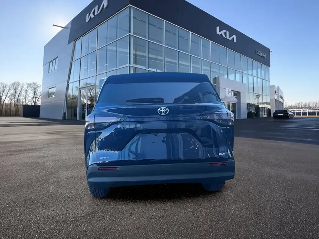 Toyota Sienna 2026 photo 3