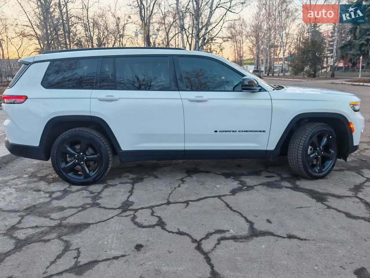 Jeep Grand Cherokee 2024 photo 3