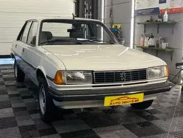 Peugeot 305
