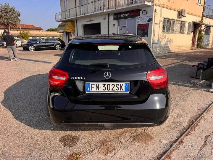 Mercedes-Benz A 180 2018 photo 4
