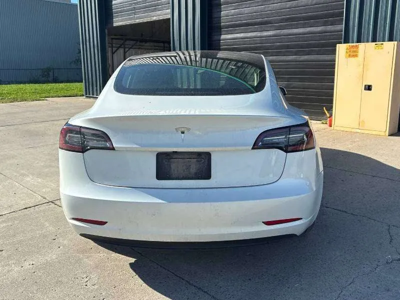 Tesla Model 3 2023 photo 4