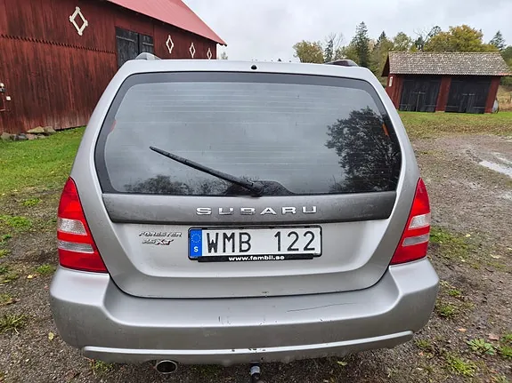 Subaru Forester 2005 photo 2