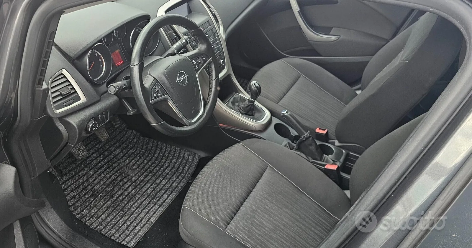 Opel Astra 2013 photo 5