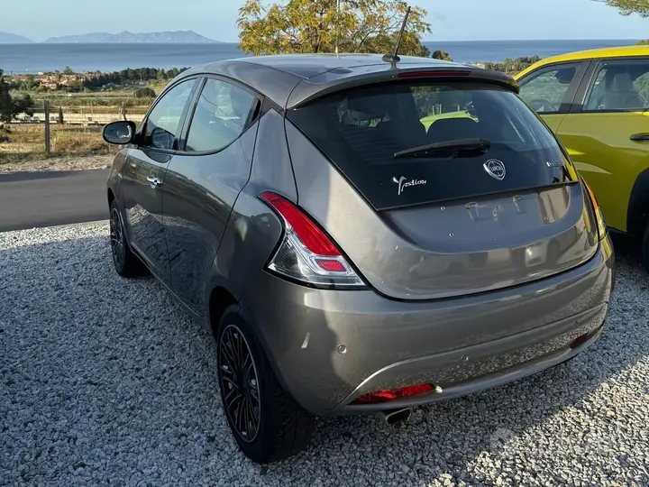 Lancia Ypsilon 2022 photo 2