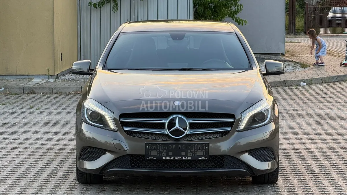 Mercedes-Benz A 180 2013 photo 4