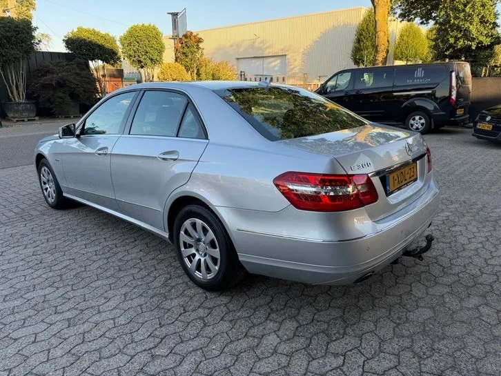 Mercedes-Benz E-Class 2011 photo 3