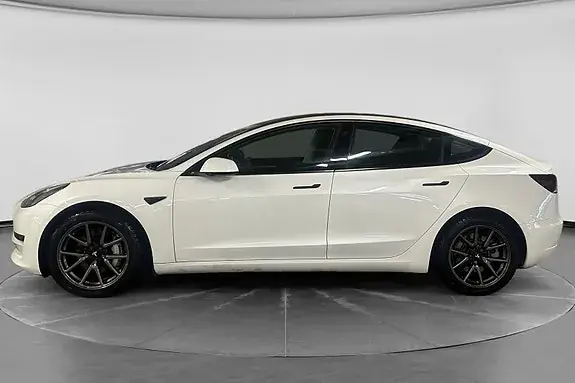 Tesla Model 3 2021 photo 2