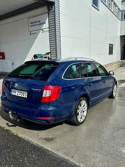 Skoda Superb 2011 photo 4
