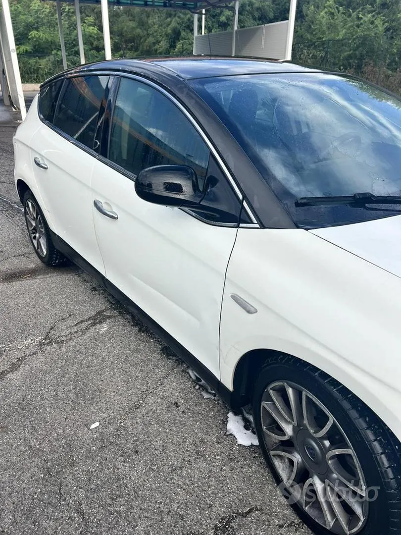 Lancia Delta 2010 photo 2