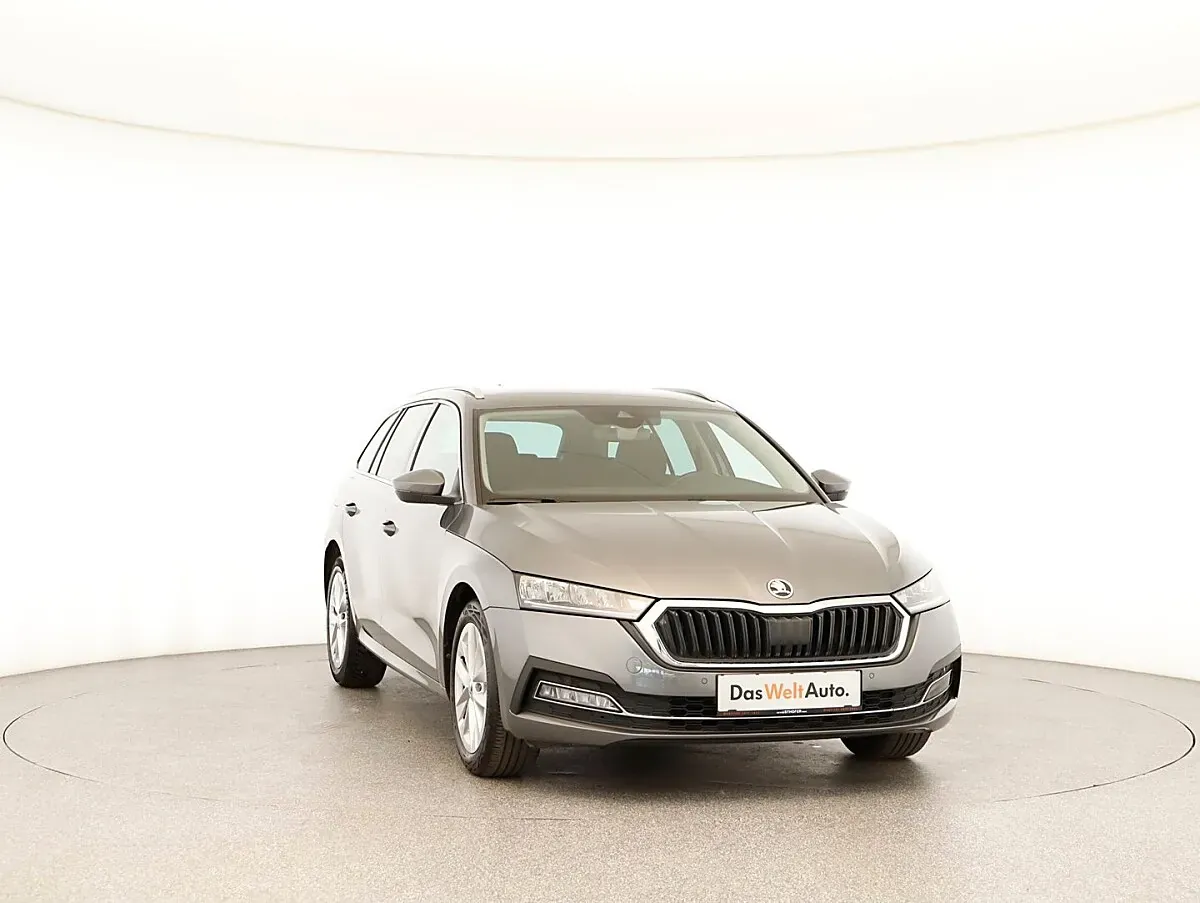 Skoda Octavia 2023 photo 2
