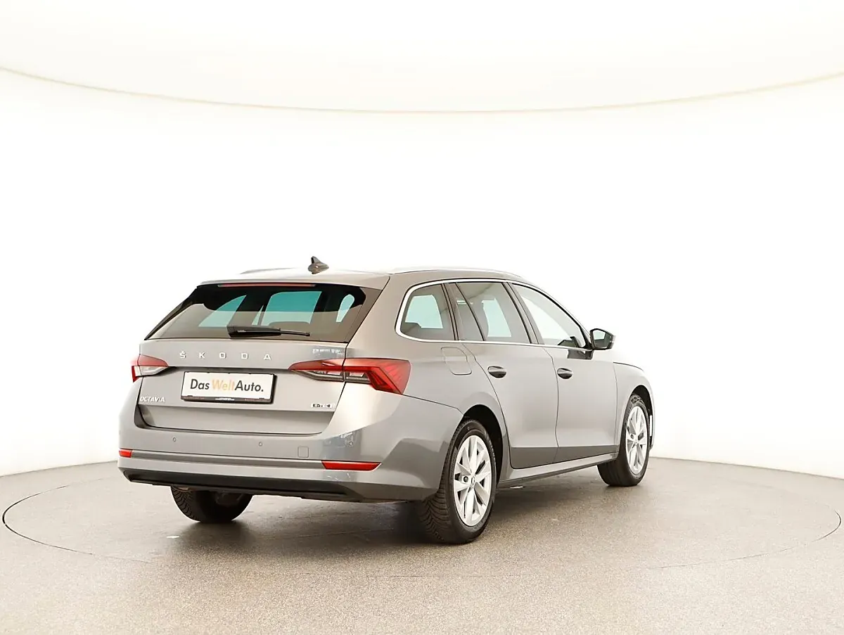 Skoda Octavia 2023 photo 3