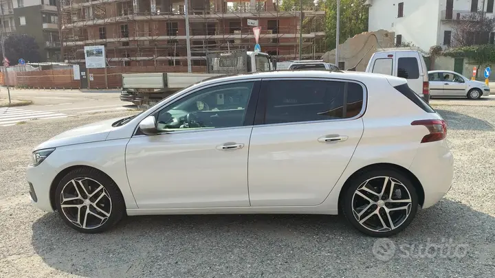 Peugeot 308 2018 photo 3