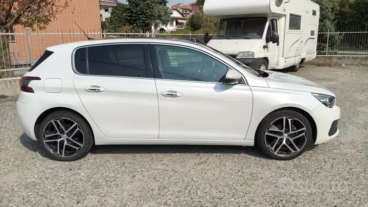 Peugeot 308 2018 photo 2