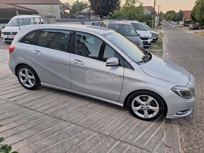 Mercedes-Benz B 180 2013 photo 5