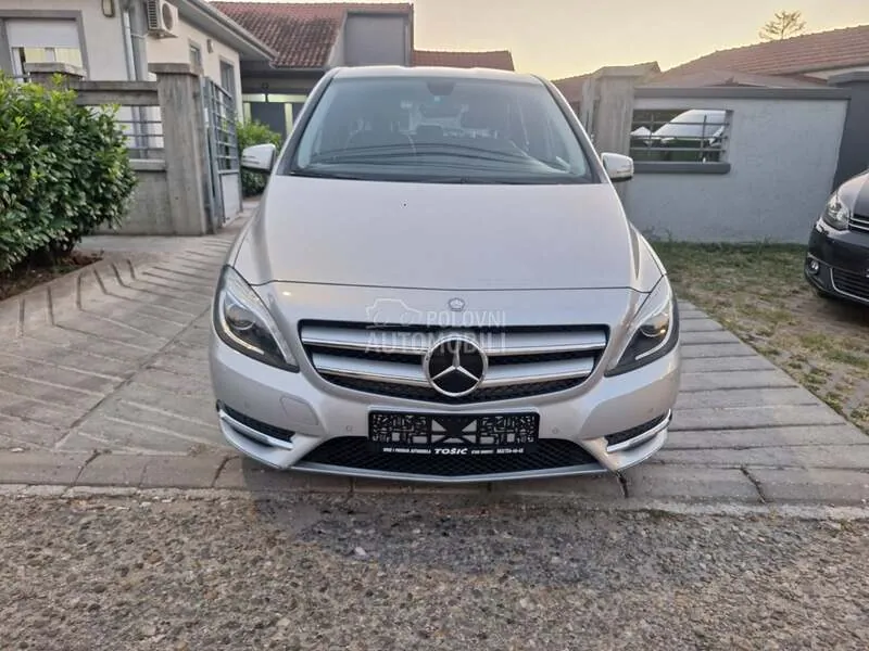 Mercedes-Benz B 180 2013 photo 3