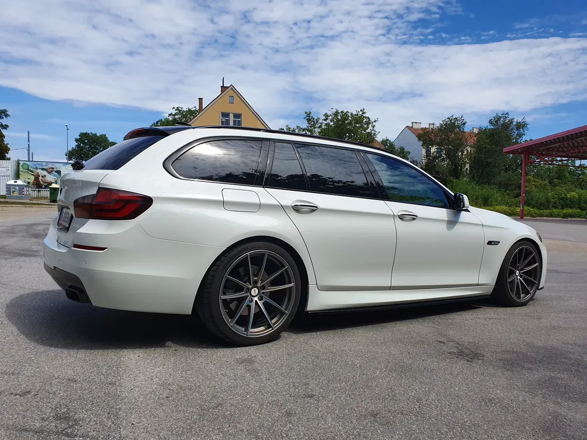 BMW 5 Series 2011 photo 2