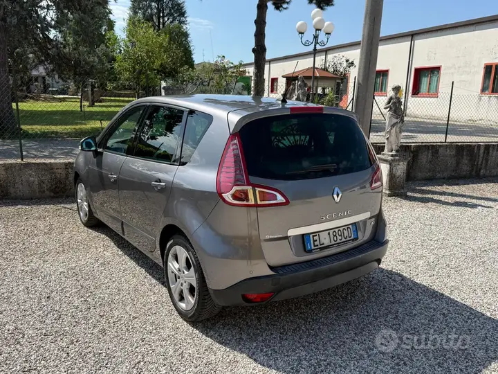 Renault Scenic 2012 photo 3