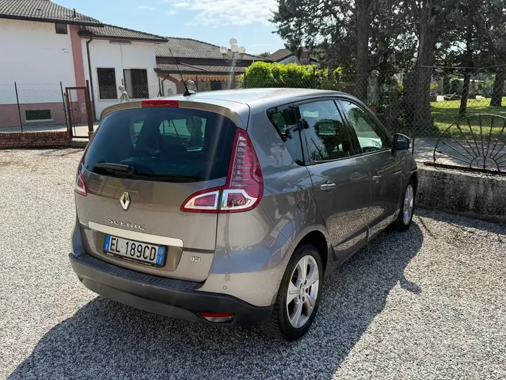 Renault Scenic 2012 photo 4
