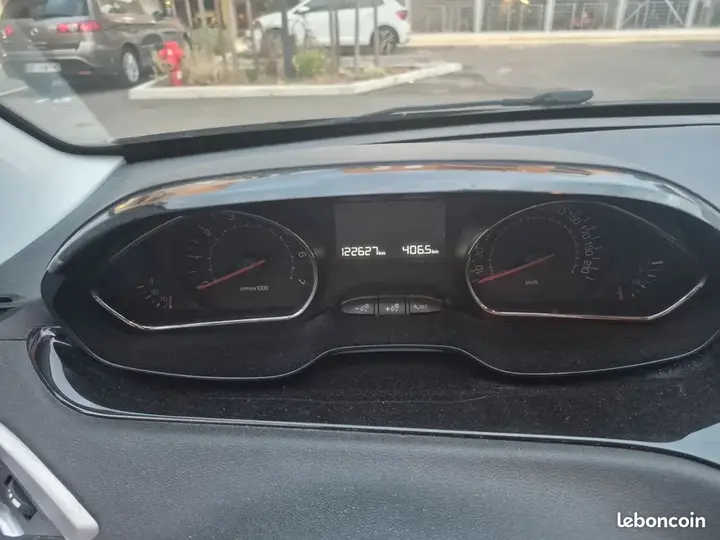 Peugeot 208 2014 photo 3