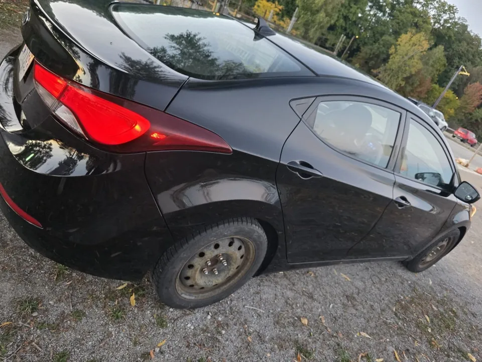 Hyundai Elantra 2015 photo 3