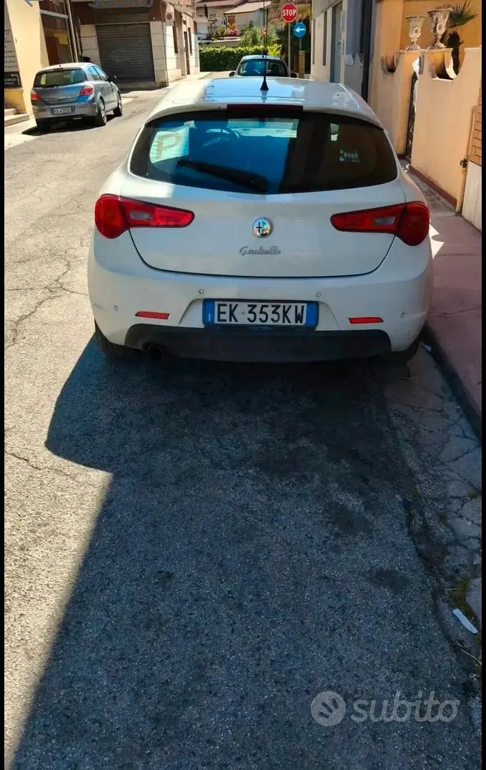 Alfa Romeo Giulietta 2011 photo 2