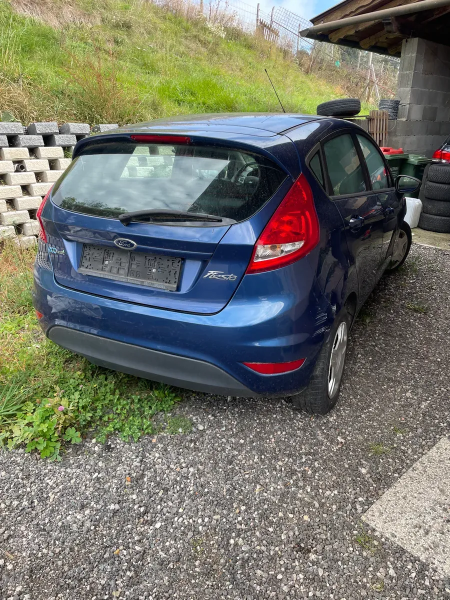 Ford Fiesta 2010 photo 3