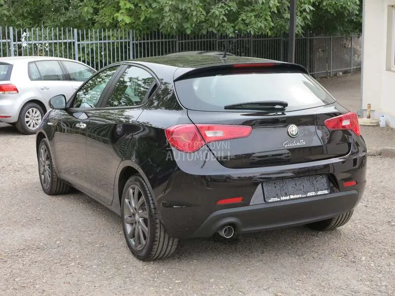 Alfa Romeo Giulietta 2013 photo 4