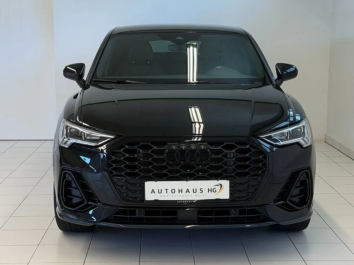 Audi Q3 2023 photo 2