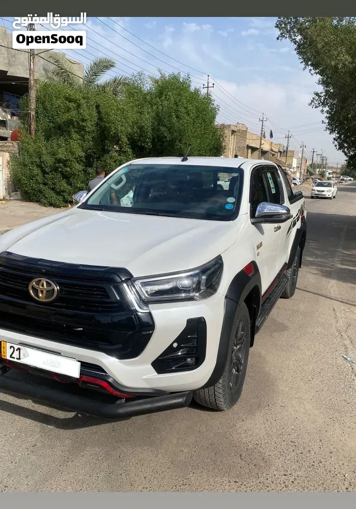 Toyota Hilux 2024 photo 2