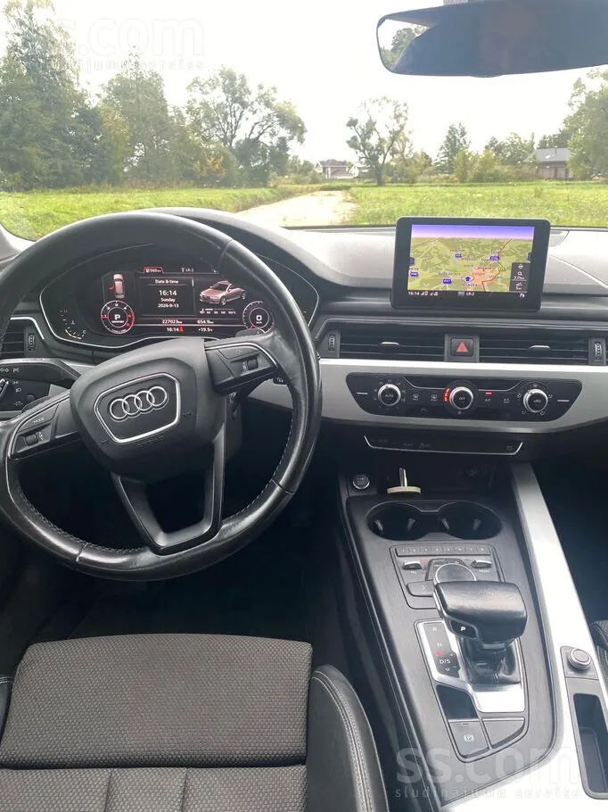 Audi A4 2018 photo 2