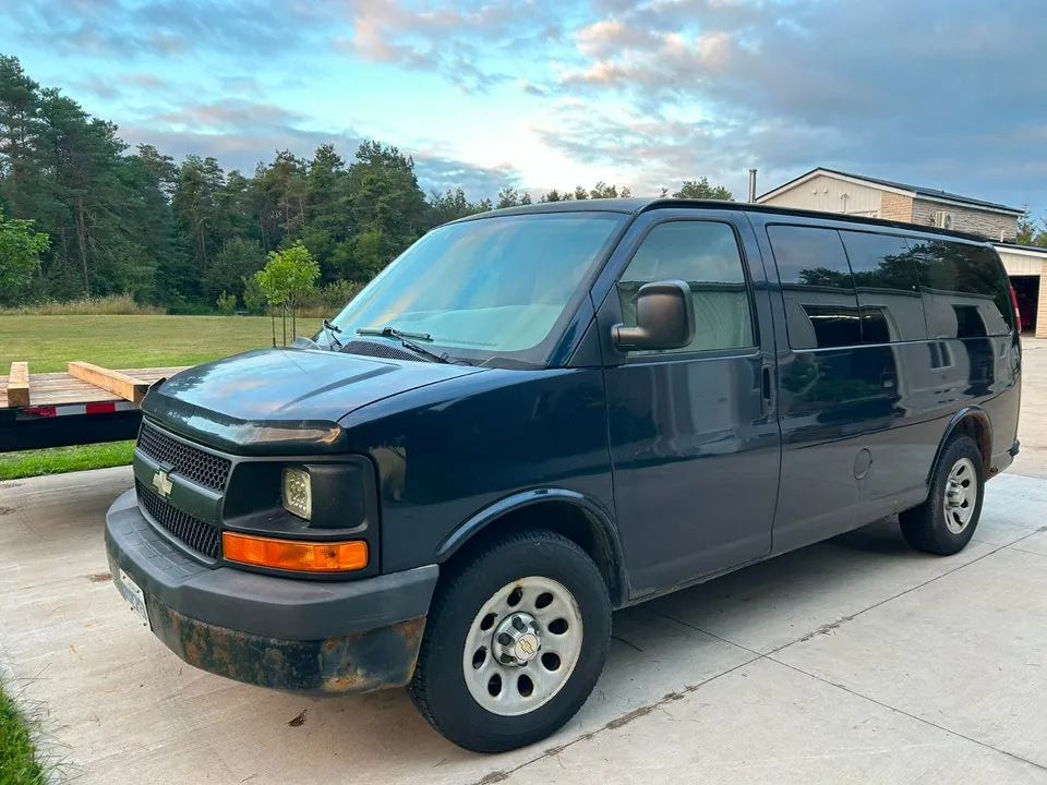 Chevrolet Express 2009 photo 2