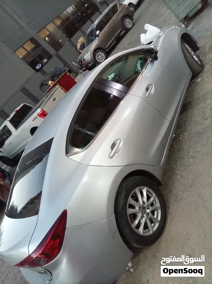 Mazda 3 2018 photo 3