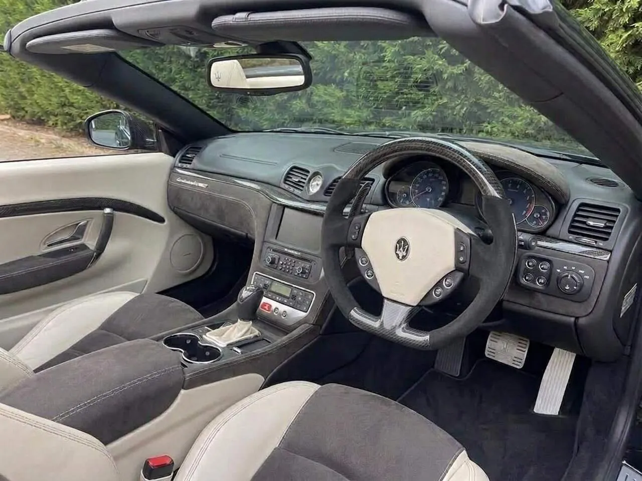 Maserati Grancabrio 2013 photo 2