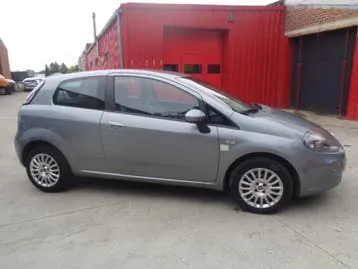 Fiat Grande Punto 2013 photo 3